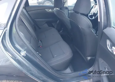 2021 Kia Forte Lxs z USA, uszkodzony, nr VIN 3KPF24AD7ME313590